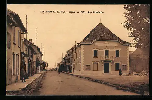 AK Les Abrets, Hôtel de Ville, Rue Gambetta