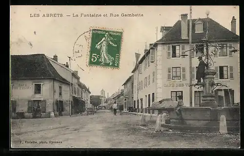 AK Les Abrets, La Fontaine et Rue Gambetta