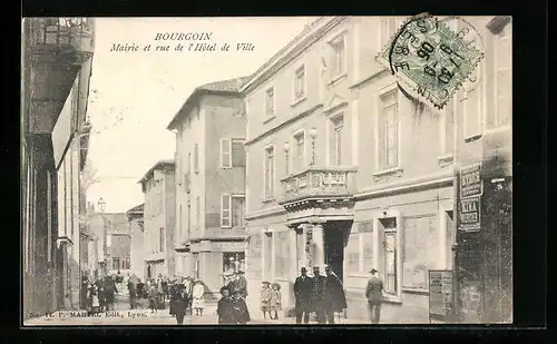AK Bourgoin, Mairie et rue de l`Hotel de Ville