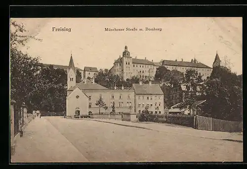 AK Freising, Münchener Strasse mit Domberg
