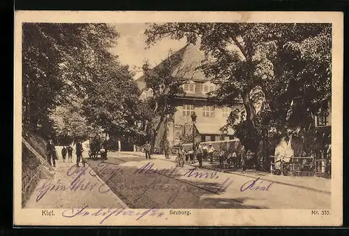 AK Kiel, Strassenpartie Seeburg mit Passanten