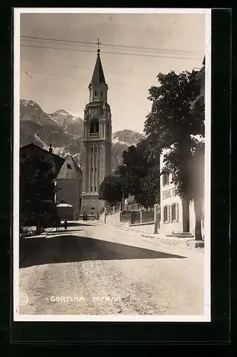 AK Cortina, Tofana, auf der Strasse zur Kirche hin
