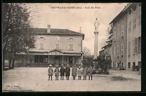 AK Neuville-les-Dames, Ecole des Filles