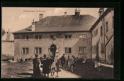 AK Chartreuse de Portes, Besucher auf dem Schlosshof
