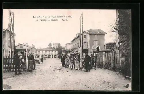 AK La Valbonne, Le Passage a Niveau