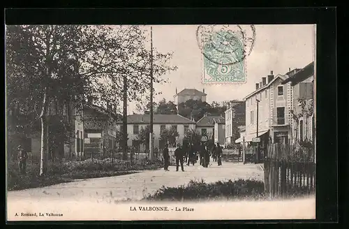 AK La Valbonne, La Place