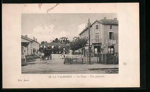 AK La Valbonne, La Place, Vue generale