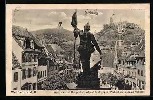AK Weinheim a. d. B., Marktplatz mit Kriegerdenkmal und Blick gegen Wachenburg und Ruine Windeck