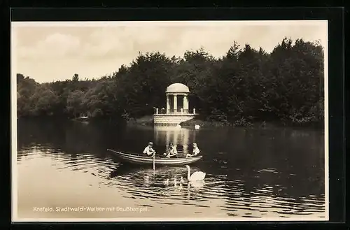 AK Krefeld, Stadtwald-Weiher mit dem Deusstempel