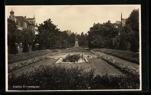 AK Krefeld, Denkmal auf dem Bismarckplatz