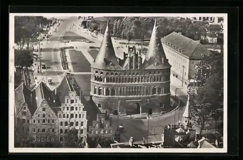 AK Lübeck, Salzspeicher, Holstentor und Reichsbank, Fliegeraufnahme