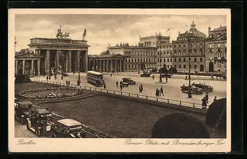 AK Berlin, Pariser Platz mit Brandenburger Tor