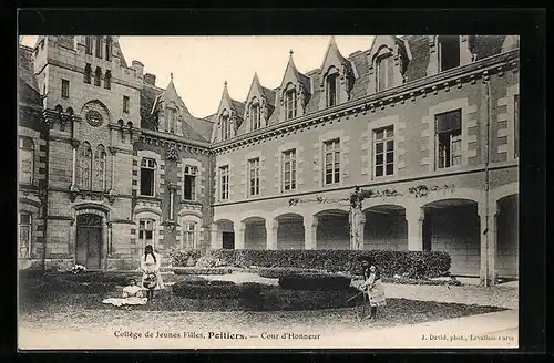 AK Poitiers, Collège de Jeunes Filles, Cour d`Honneur