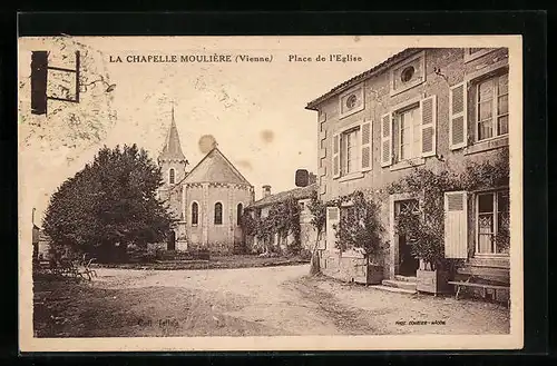 AK La Chapelle-Moulière, Place de l`Eglise