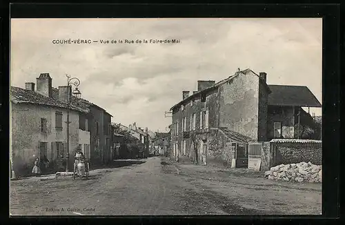 AK Couhé-Vérac, Vue de la Rue de la Foire-de-Mai