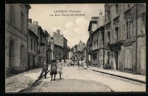 AK Loudun, La Rue Porte de Chinon