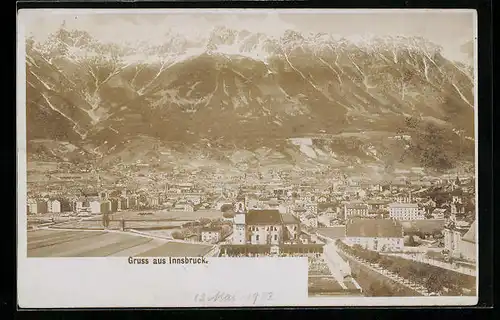 Foto-AK Fritz Gratl: Innsbruck, Totalansicht mit Kirche