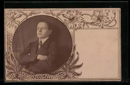 Foto-AK Mann im Anzug mit verschränkten Armen