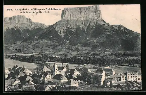 AK Chichilianne, Vue générale avec le Mont Aiguille
