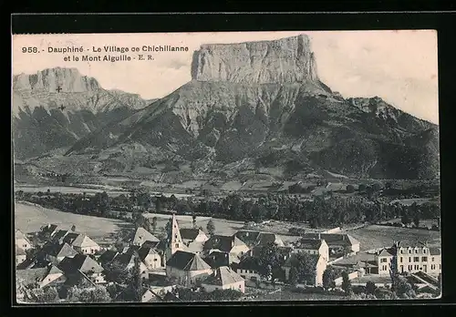 AK Chichilianne, Vue générale avec le Mont Aiguille