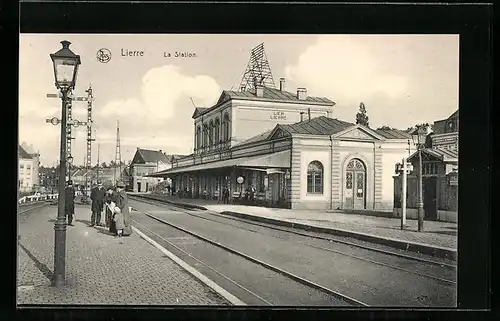 AK Lierre, La Station, Bahnhof, Gleisseitig