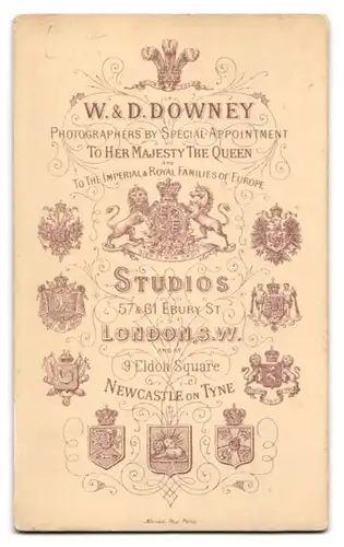 Fotografie W. & D. Downey, London, junge englische Dame mit Federhut