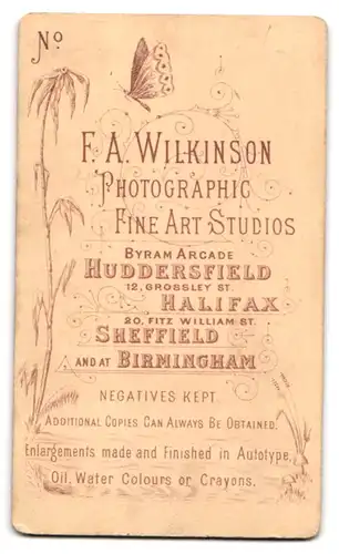 Fotografie F. A. Wilkinson, Sheffield, junge Dame aus England im dunklen Kleid