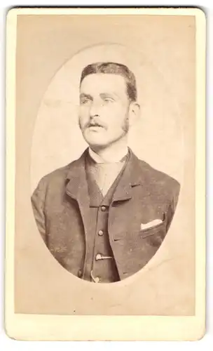 Fotografie R. Murray, Carlisle, englischer Herr im Anzug mit Koteletten