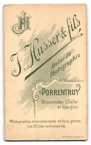 Fotografie J. Husser & Fils, Porrentruy, schweizer Dame im hellen Kleid mit toupierten Haaren