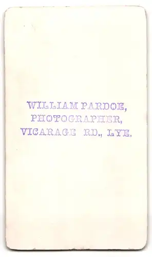 Fotografie William Pardoe, Watford, junger Mann im Anzug mit Ansteckblume