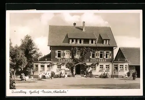 AK Zwieselberg, Gasthof-Pension Auerhahn A. Gebele mit Gästen