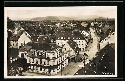 AK Offenburg, Ortsansicht mit Strasse von oben gesehen, mit Schuhhaus Stern