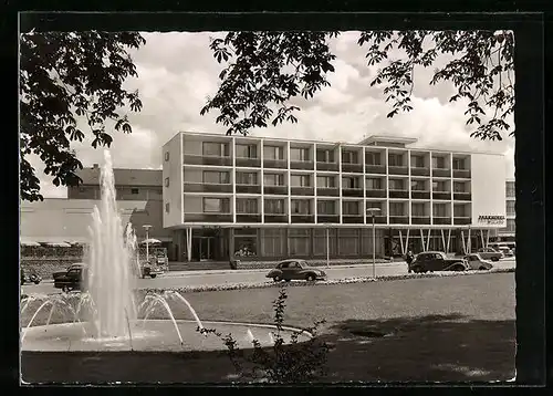 AK Reutlingen, Parkhotel Friedrich List mit Springbrunnen, VW Käfer