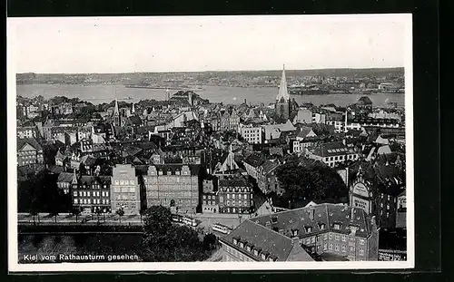 AK Kiel, Stadt vom Rathausturm gesehen, Strassenbahnen