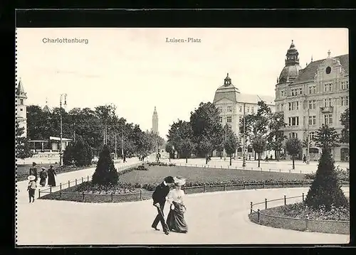 AK Berlin-Charlottenburg, Luisen-Platz mit Passanten