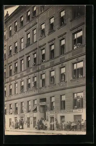 Foto-AK Wien, Obstmostausschank Franz Mach und Zither Schule, Darwingasse 13