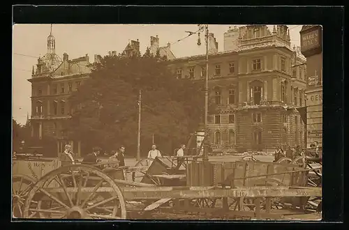 Foto-AK Wien, Warenhaus und Fuhrwerke am Eingang zur Lerchenfelderstrasse
