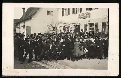 Foto-AK Waiblingen, Gasthaus zur Traube, Festgesellschaft
