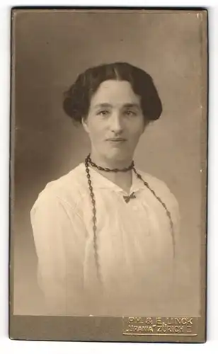 Fotografie Ph. & E. Linck, Zürich, junge Dame in weisser Bluse mit Halskette
