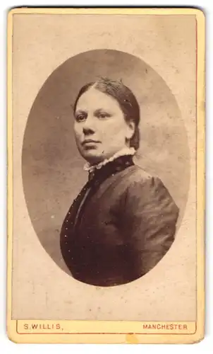 Fotografie S. Willis, Manchester, junge englische Dame im Seitenprofil