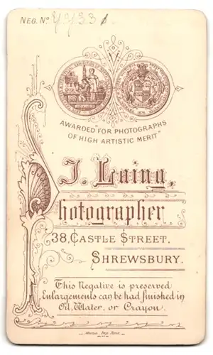 Fotografie J. Laing, Shrewsbury, junger Engländer im gestreiften Anzug