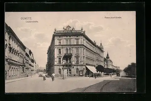 AK Olmütz, Grand Hotel Austria Laudonstrasse Ecke Franz-Josef-Strasse mit Strassenbahn