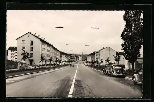 AK Reutlingen, Strassenpartie mit Siedlungsbauten