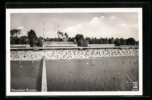 AK Berlin-Wannsee, Strandbad mit Badegästen