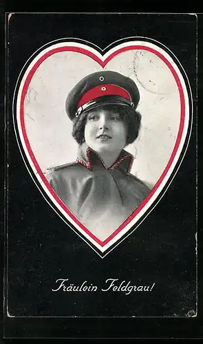 AK Fräulein Feldgrau in Uniform mit Schirmmütze