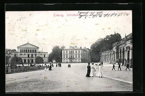 AK Coburg, Schlossplatz mit Passanten