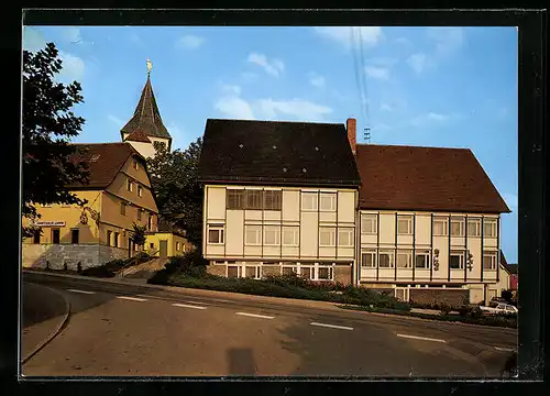 AK Schwaikheim, Strassenpartie mit Kirche und Rathaus