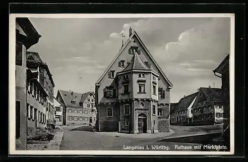 AK Langenau i. Württbg., Rathaus mit Marktplatz