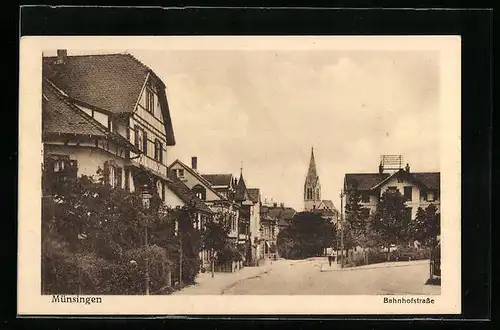 AK Münsingen, Bahnhofstrasse mit Blick zur Kirche