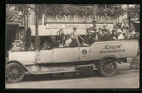 Foto-AK Berlin, Lloyd Rundfahrten, Autobus vorm Cafe Schön